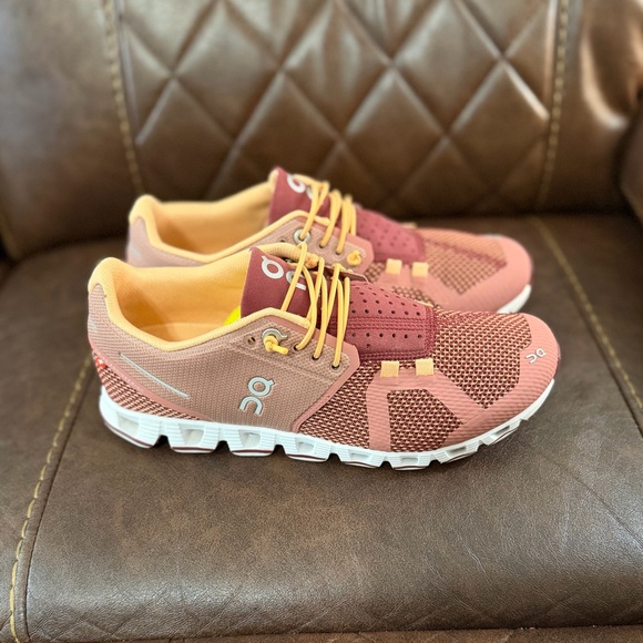 On Cloud 2.0 Swiss Engineering Running Shoes - Picture 2 of 8